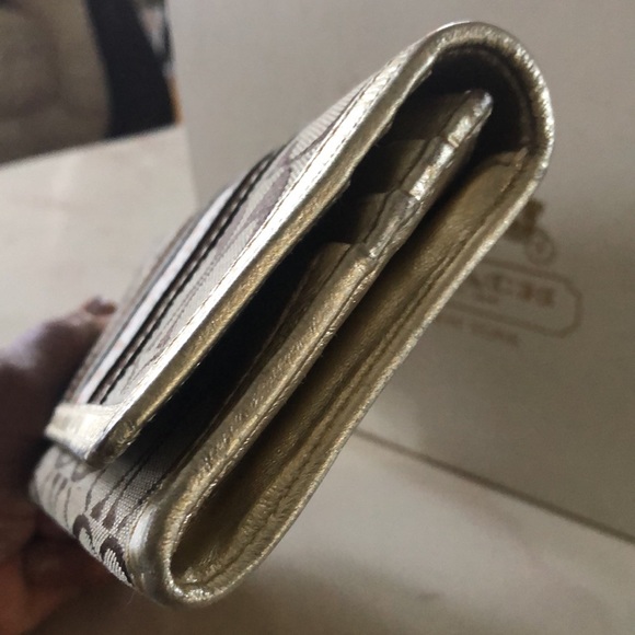 Coach Signature Wallet - Picture 5 of 8